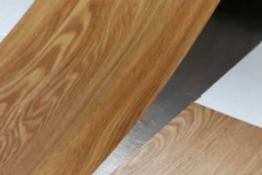 フロアタイルのメリット・デメリットやお手入れ方法を解説