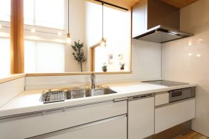 ラクエラ or シエラ？人気システムキッチンの特徴を徹底比較